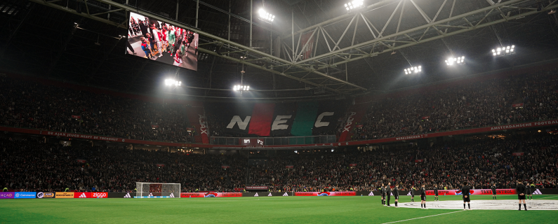 RECHTSTREEKS GEVECHT om PLEK 3 eindigt ONBESLIST | Binnenin #AJANEC