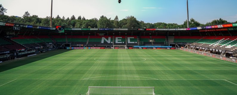 N.E.C.-merchandise buitgemaakt bij inbraak Goffertstadion